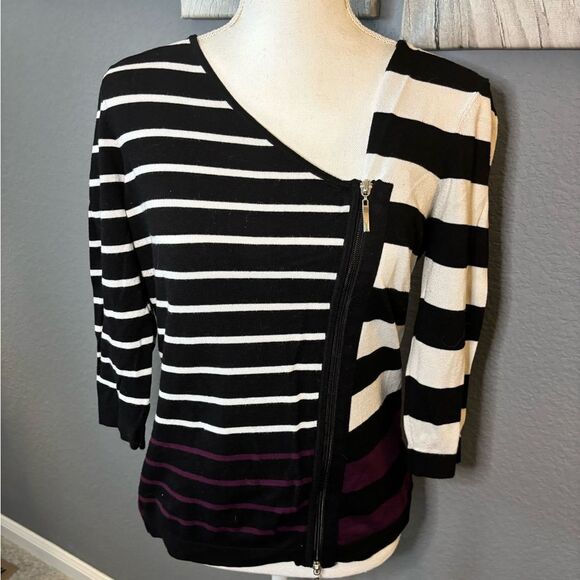 🎄White House Black Market Asymmetrical Sweater - Picture 9 of 10